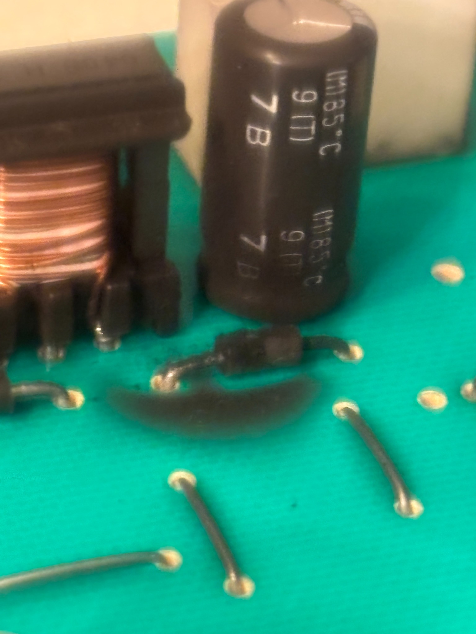 Diode brûlée repérée sur une carte électronique